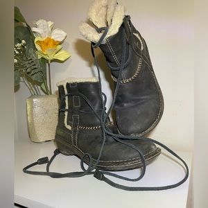 Ugg Lorien Women’s 7 Black Waterproof Bootie Fur Lined Leather with Ties